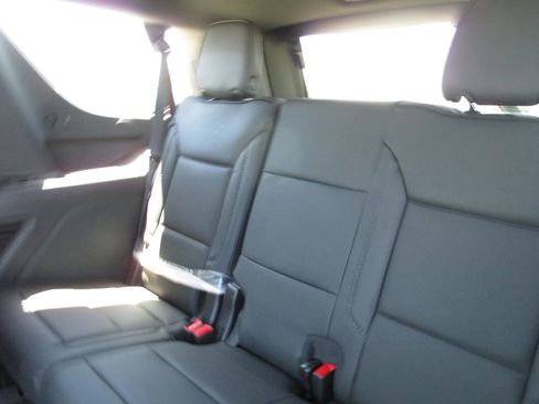 New 2026 GMC Yukon Denali w/ Denali Reserve Package AWD/4WD image 13