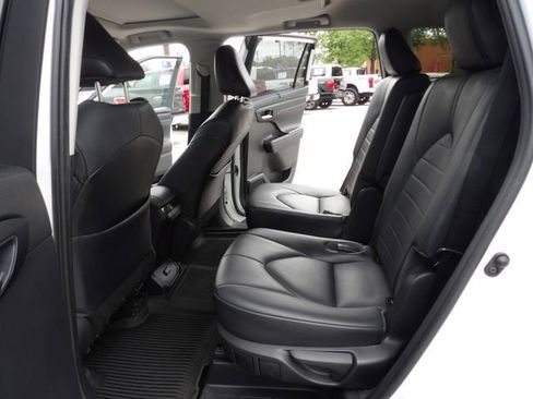 Used 2021 Toyota Highlander XLE AWD/4WD image 29
