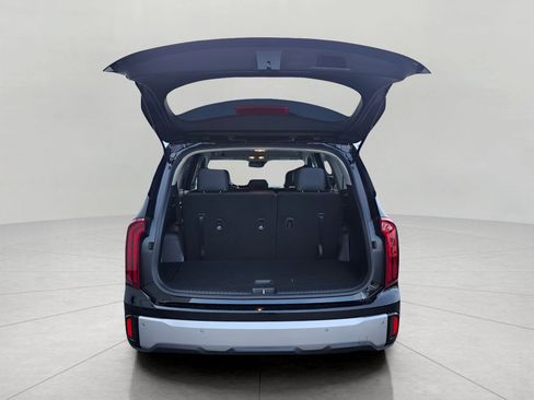 Used 2023 Kia Telluride LX image 7