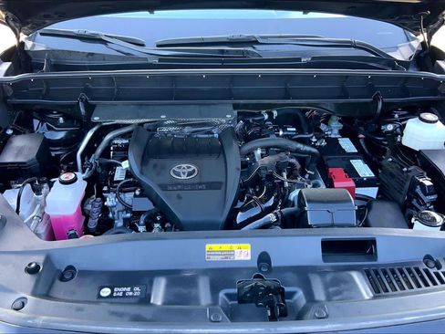 Used 2023 Toyota Highlander LE FWD image 30