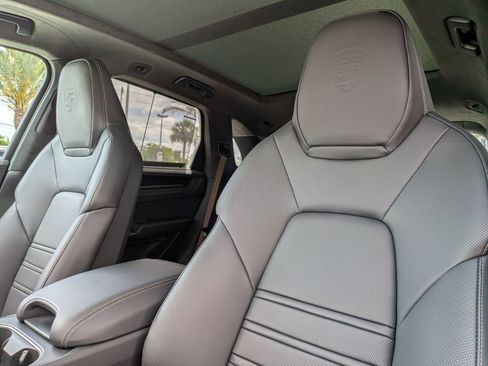 New 2026 Porsche Cayenne Turbo AWD/4WD image 5
