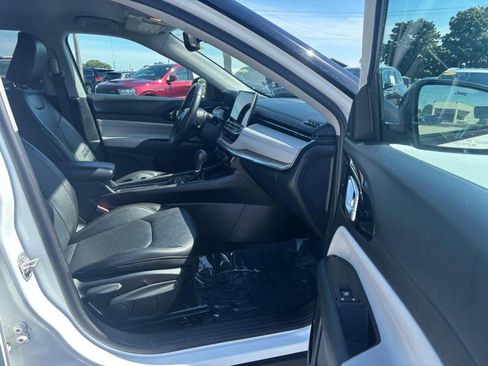 Used 2022 Jeep Compass Limited image 11