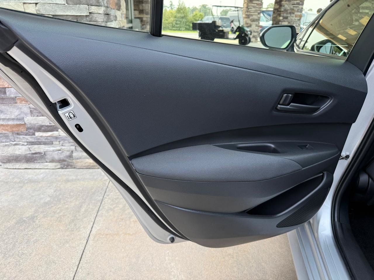 Used 2022 Toyota Corolla LE FWD image 11