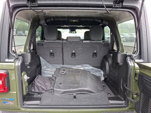Used 2024 Jeep Wrangler Unlimited AWD/4WD image 18