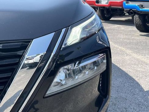 Used 2023 Nissan Rogue SV FWD image 9