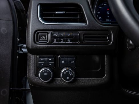 Used 2023 Chevrolet Suburban Z71 w/ Luxury Package image 22