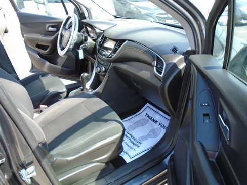 Used 2019 Chevrolet Trax LS AWD/4WD image 13