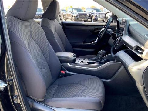 Certified 2024 Toyota Highlander LE image 9