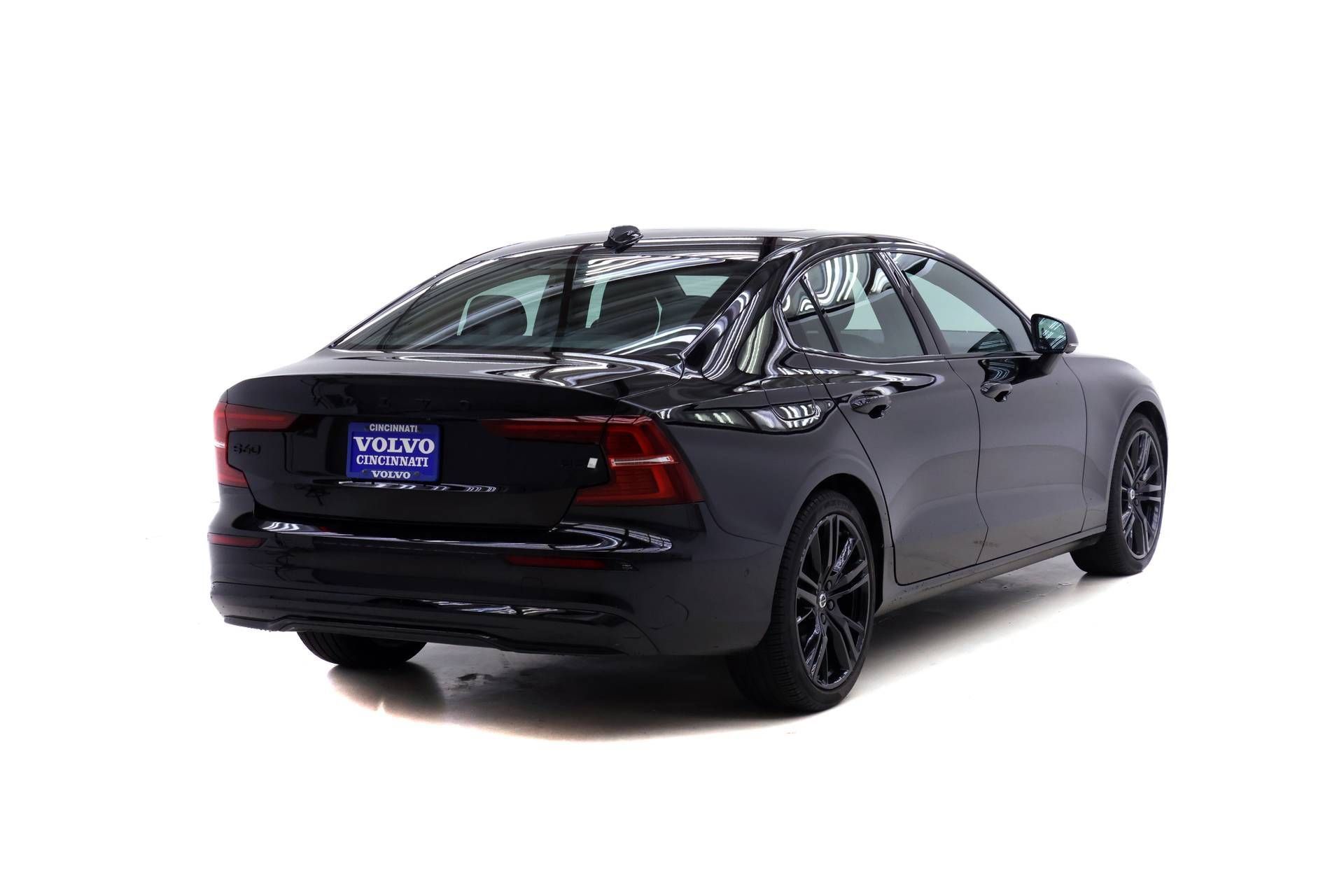 Certified 2024 Volvo S60 B5 Plus w/ Protection Package Premier FWD image 4