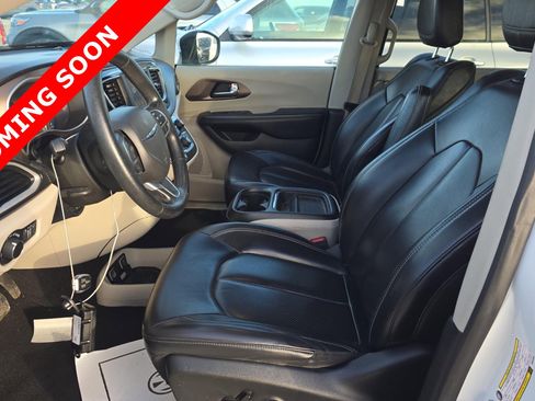 Used 2021 Chrysler Voyager Lxi image 5