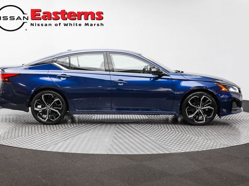 Used 2023 Nissan Altima 2.5 SR w/ SR Premium Package FWD image 4