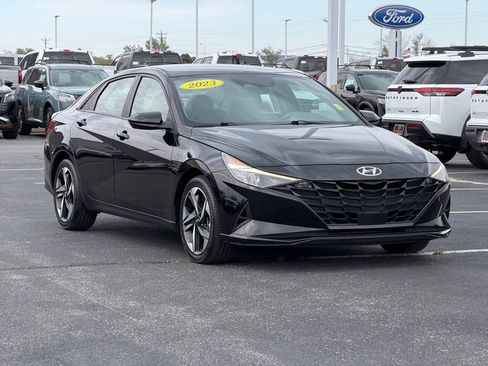 Used 2023 Hyundai Elantra SEL w/ Convenience Package FWD image 2