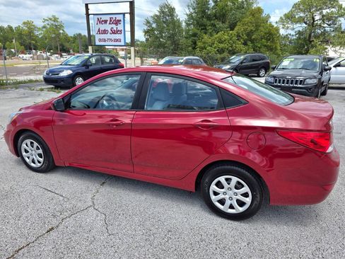 Used 2014 Hyundai Accent GLS FWD image 2