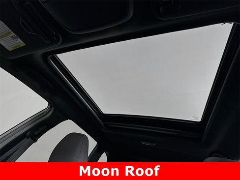 Used 2025 Subaru Forester Premium image 4