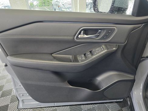 Used 2025 Nissan Rogue Platinum w/ Platinum Premium Package image 20