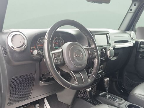 Used 2016 Jeep Wrangler Unlimited Sahara w/ Connectivity Group AWD/4WD image 13