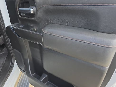 Used 2022 GMC Sierra 2500 AT4 w/ AT4 Premium Plus Package image 17