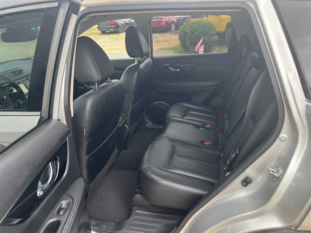 Used 2017 Nissan Rogue SL FWD image 17