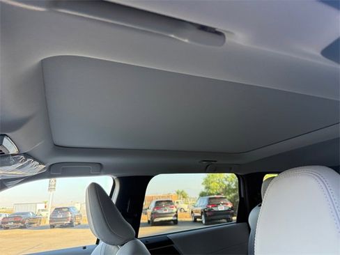 New 2025 Mitsubishi Outlander SE image 15