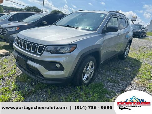 Used 2024 Jeep Compass Latitude w/ Convenience Group AWD/4WD image 1