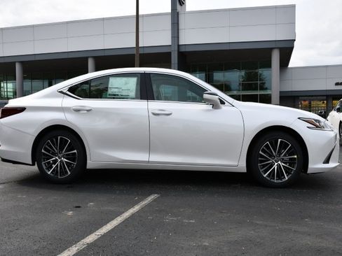 New 2025 Lexus ES 350 w/ Premium Package image 8