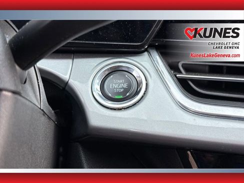 Used 2025 Chevrolet Trax LT w/ LT Convenience Package FWD image 26