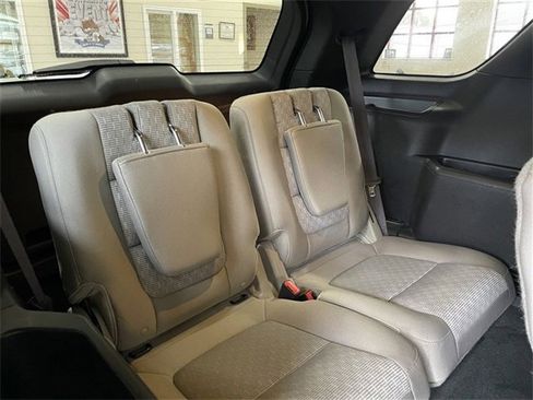 Used 2014 Ford Explorer XLT image 16