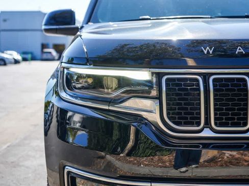 Used 2023 Jeep Wagoneer L Series II AWD/4WD image 9