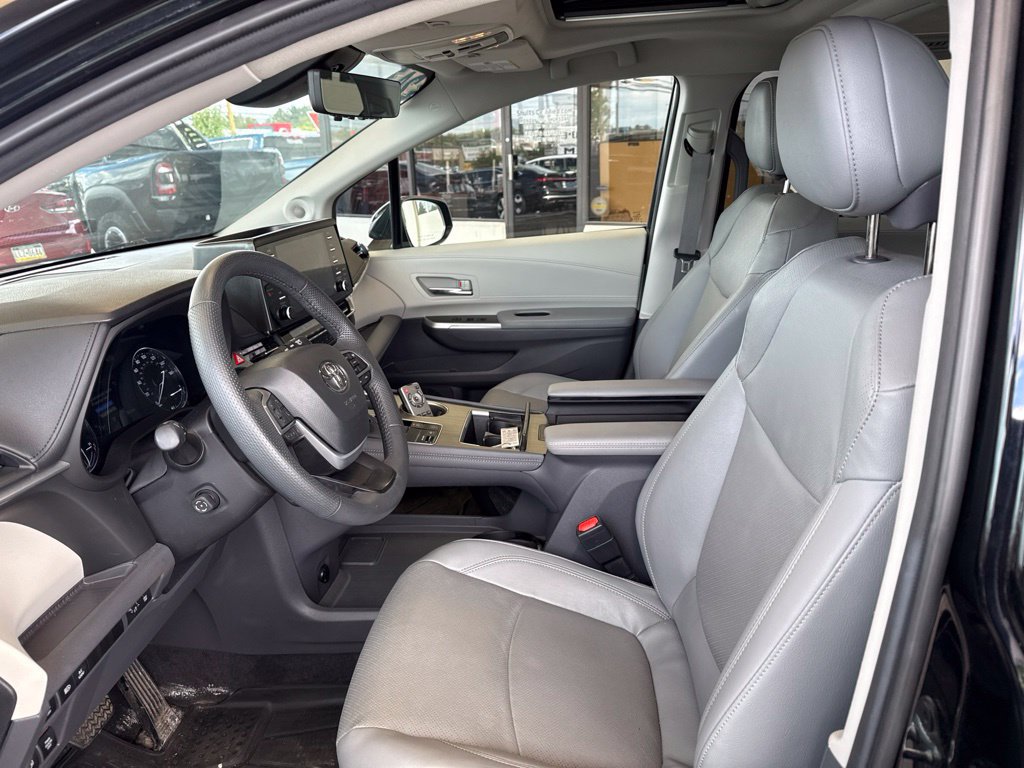 Used 2024 Toyota Sienna Limited AWD/4WD image 14