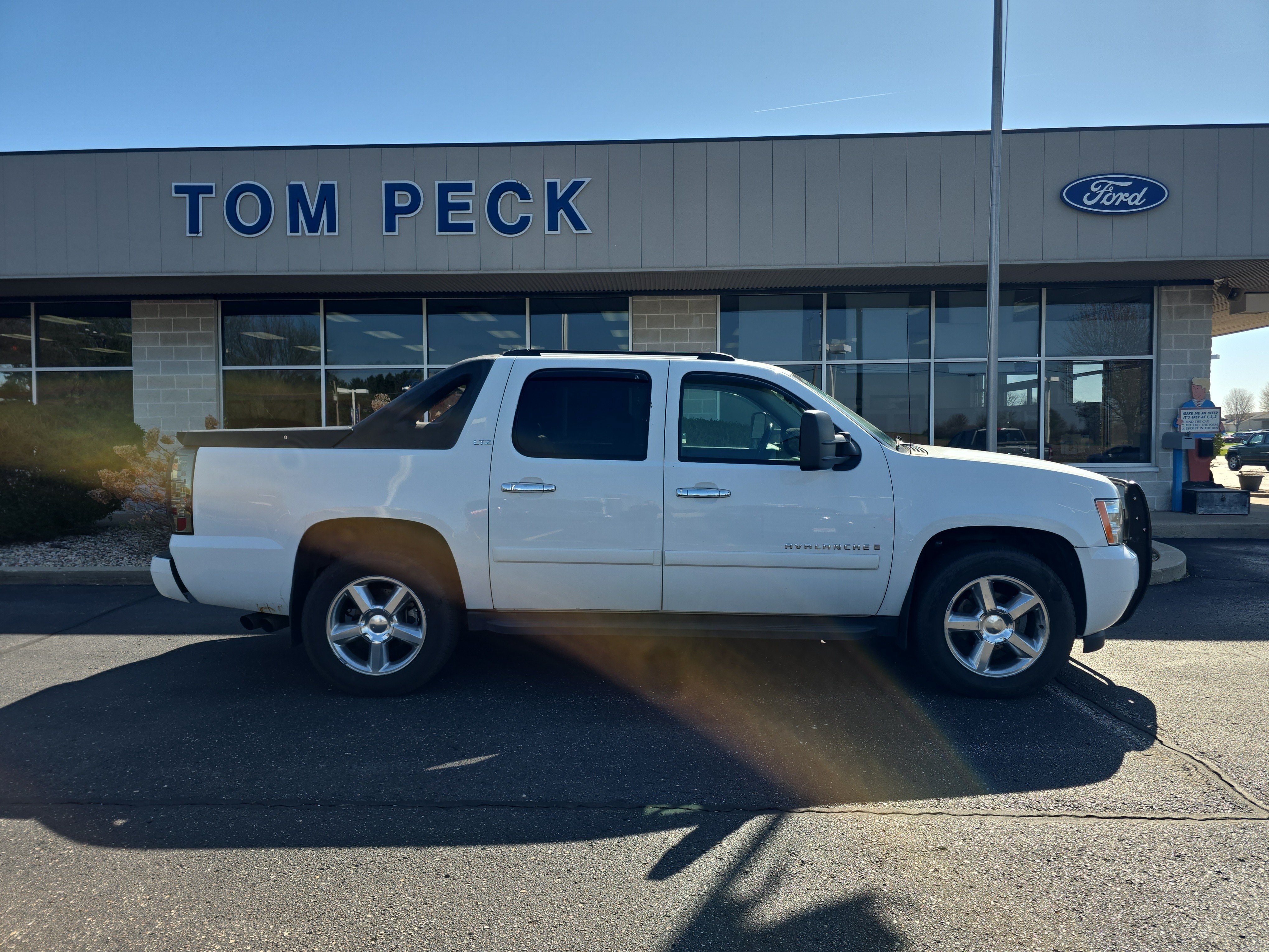 Used 2009 Chevrolet Avalanche LT AWD/4WD image 6