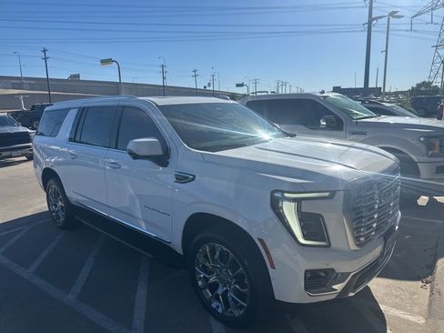 Used 2025 GMC Yukon XL Elevation image 2