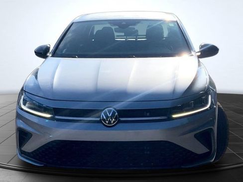 Used 2025 Volkswagen Jetta Sport FWD image 3