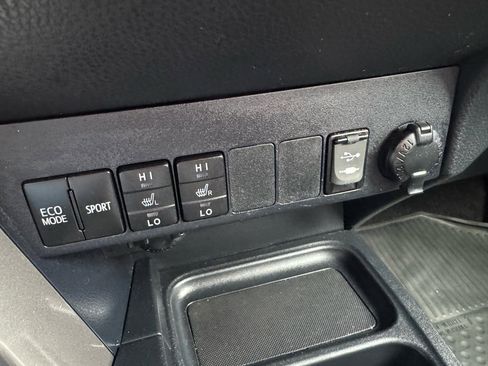 Used 2018 Toyota RAV4 XLE image 15