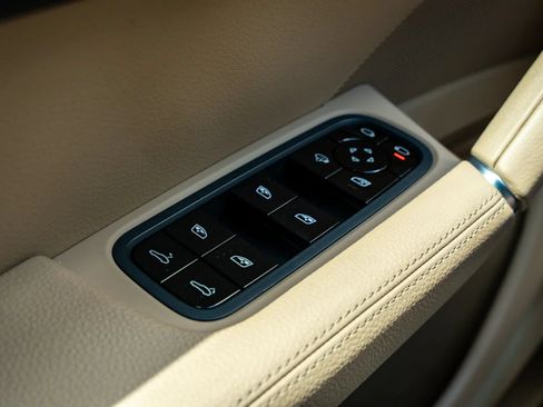 Used 2021 Porsche Cayenne AWD/4WD image 26