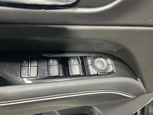 Used 2023 Cadillac Escalade ESV V AWD/4WD image 12
