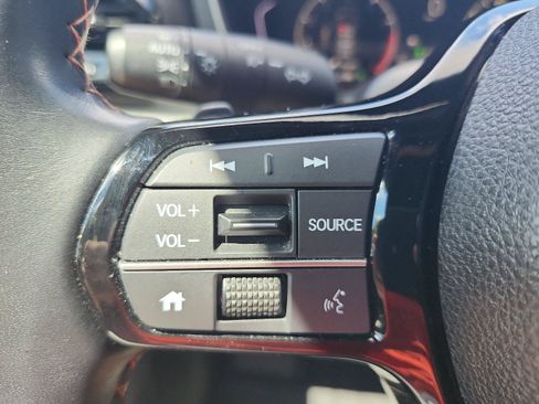 Used 2025 Honda Pilot Sport image 19