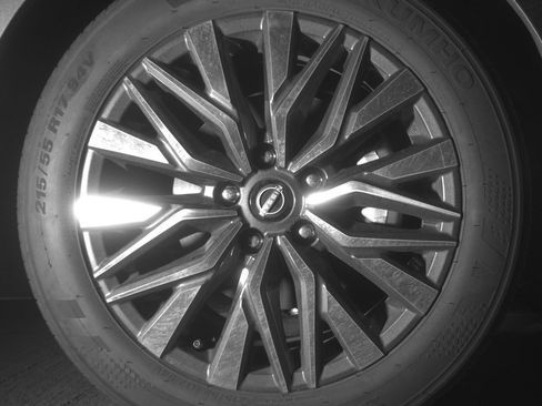 Used 2025 Nissan Altima 2.5 SV FWD image 13