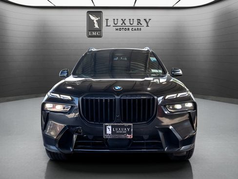 Used 2024 BMW X7 xDrive40i w/ M Sport Package AWD/4WD image 3