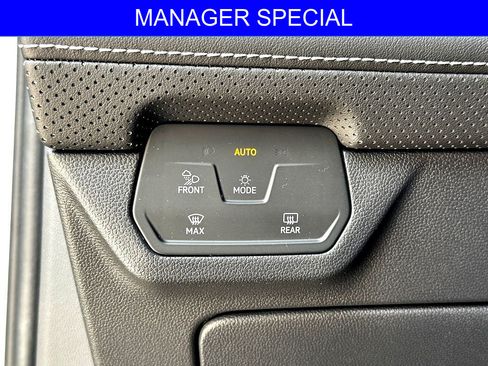 Certified 2026 Volkswagen Atlas SE FWD image 19