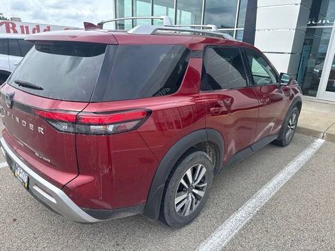 Used 2023 Nissan Pathfinder SL AWD/4WD image 3