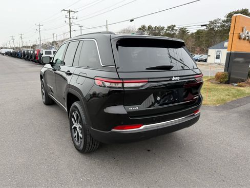 Used 2024 Jeep Grand Cherokee Limited image 5