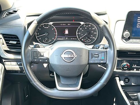 Used 2025 Nissan Rogue SV FWD image 27
