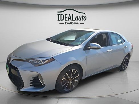 Used 2018 Toyota Corolla SE image 2