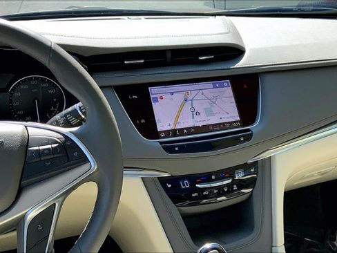 Used 2025 Cadillac XT5 Premium Luxury w/ LPO, Floor Liner Package AWD/4WD image 5