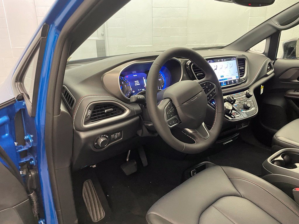 New 2027 Chrysler Pacifica Select FWD image 15
