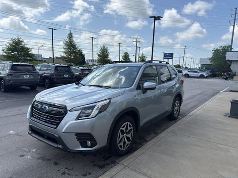 Used 2023 Subaru Forester Premium AWD/4WD image 8