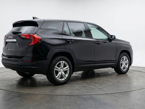 Used 2024 GMC Terrain SLE image 9