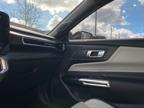 Used 2024 Ford Mustang GT Premium image 18