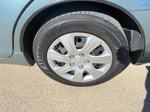 Used 2010 Toyota Camry LE image 6