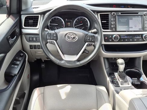 Used 2019 Toyota Highlander Limited AWD/4WD image 9